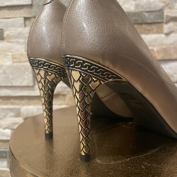 J.Renéé Maressa Heel 7W Pearl Patent Taupe | Metallic Filigree Stiletto NIB Pump - Picture 4 of 14